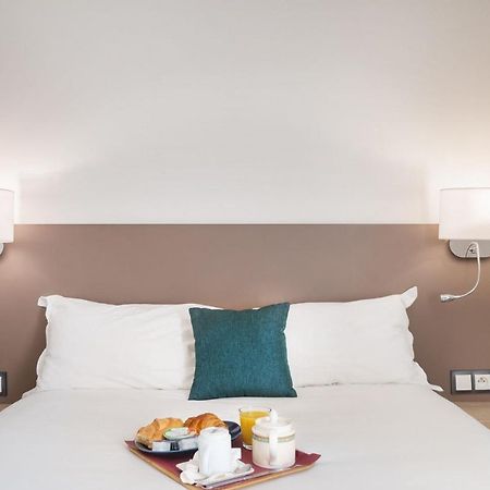 Hotel Courcelles Mederic Paris Exterior foto