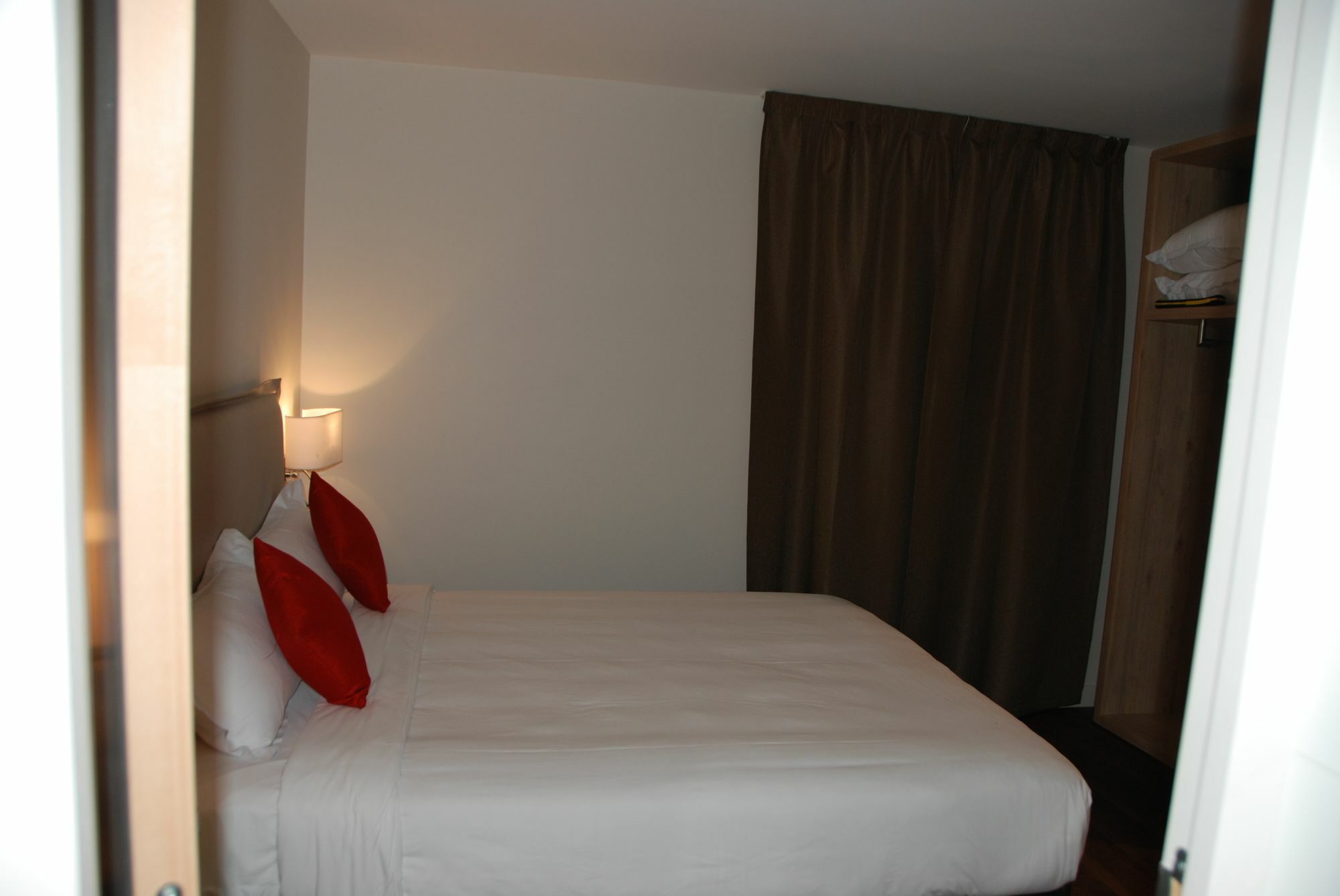 Hotel Courcelles Mederic Paris Exterior foto