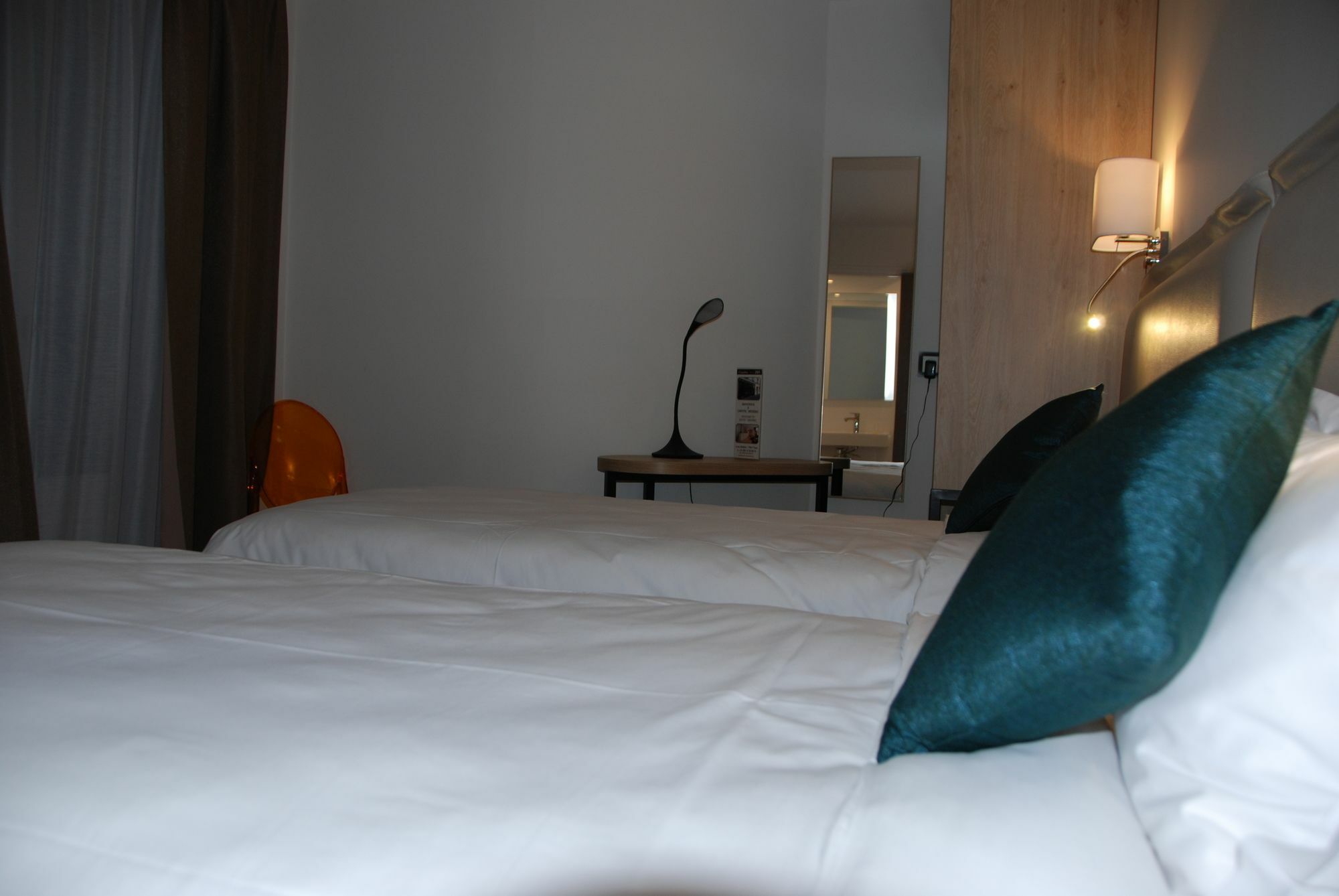 Hotel Courcelles Mederic Paris Exterior foto